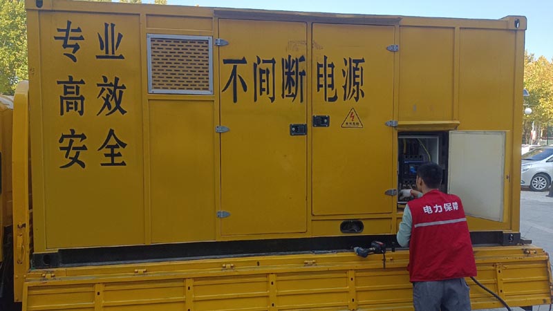 正镶白柴油发电机组和UPS电源配合使用时，如何避免切换过程中的电力中断？